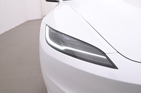 Tesla Model 3 26 of 27