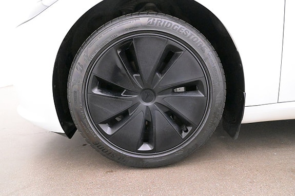 Tesla Model 3 27 of 27