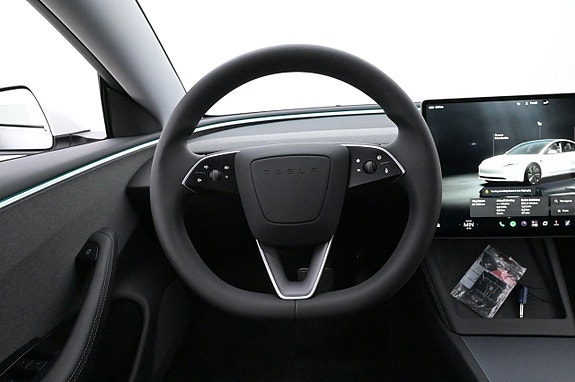 Tesla Model 3 7 of 27
