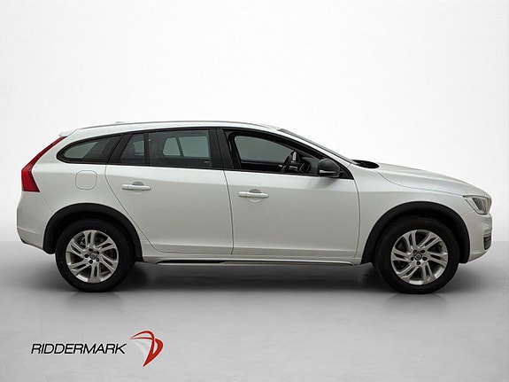 Volvo V60 Cross Country 9 of 30