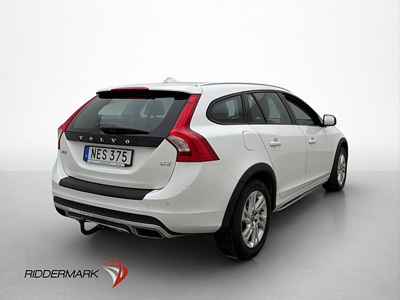 Volvo V60 Cross Country 8 of 30