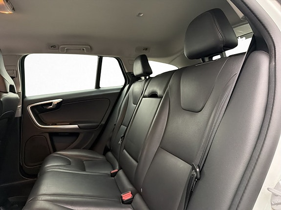 Volvo V60 Cross Country 21 of 30