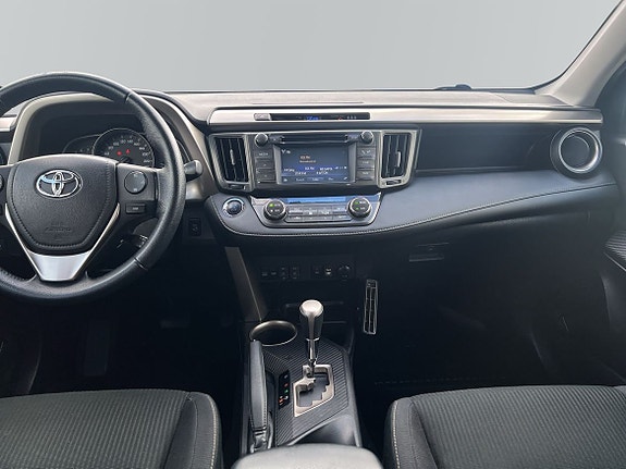 Toyota RAV4 8 of 10