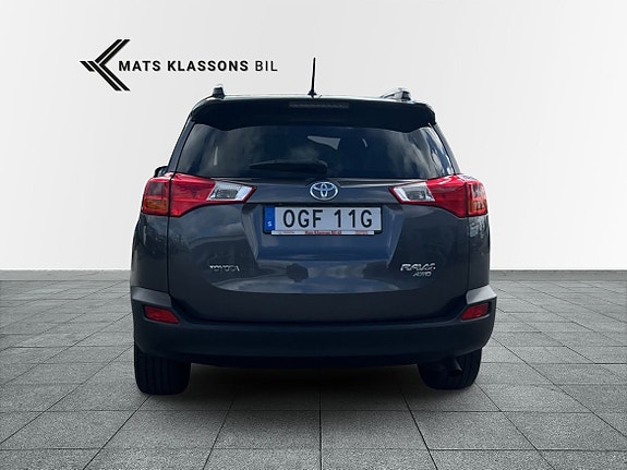 Toyota RAV4 4 of 10