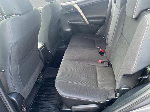 Toyota RAV4 7 of 10