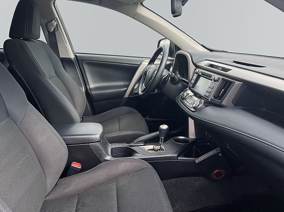 Toyota RAV4 6 of 10