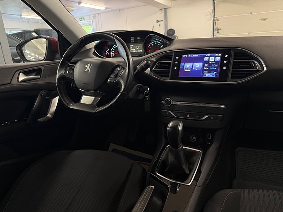 Peugeot 308 SW 18 of 27