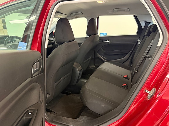 Peugeot 308 SW 12 of 27