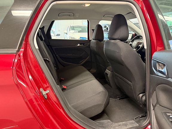 Peugeot 308 SW 16 of 27