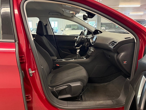 Peugeot 308 SW 17 of 27