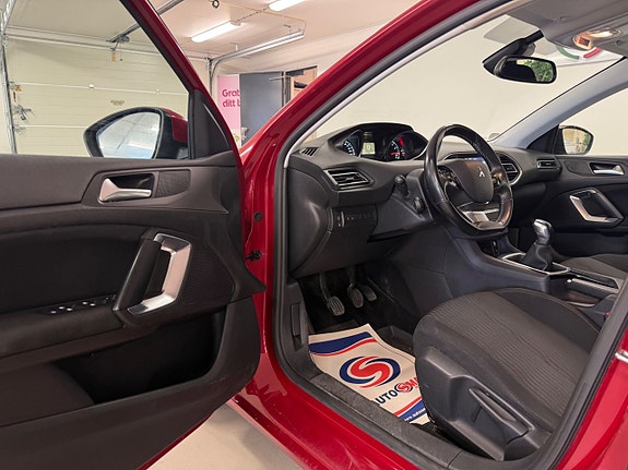 Peugeot 308 SW 8 of 27