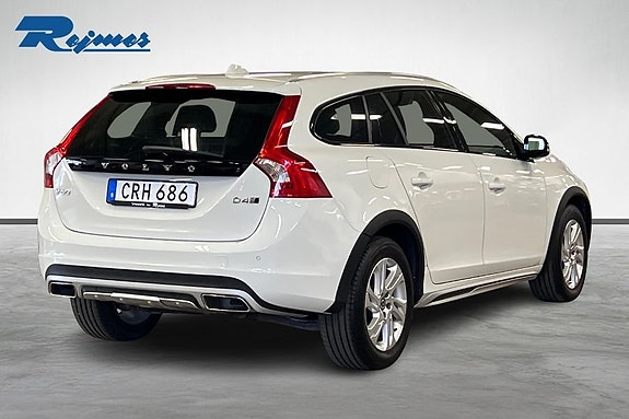Volvo V60 Cross Country 9 of 13