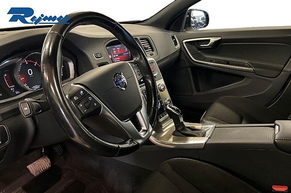 Volvo V60 Cross Country 8 of 13