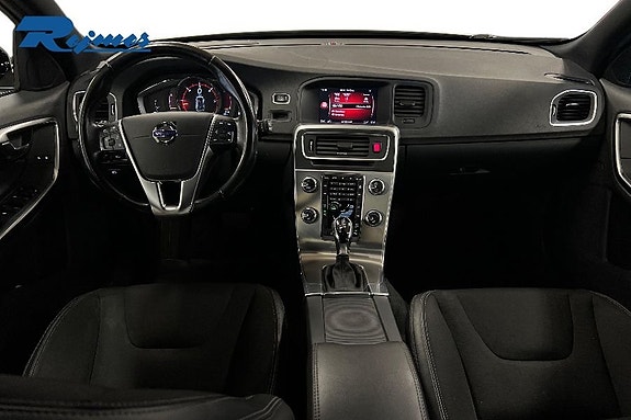 Volvo V60 Cross Country 6 of 13