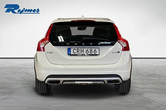 Volvo V60 Cross Country 3 of 13