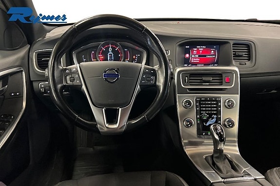 Volvo V60 Cross Country 7 of 13