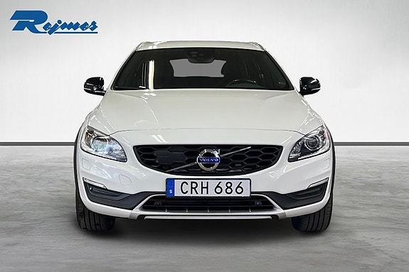 Volvo V60 Cross Country 4 of 13