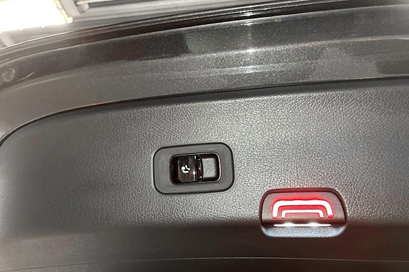 Mercedes-Benz GLC300 e 24 of 25