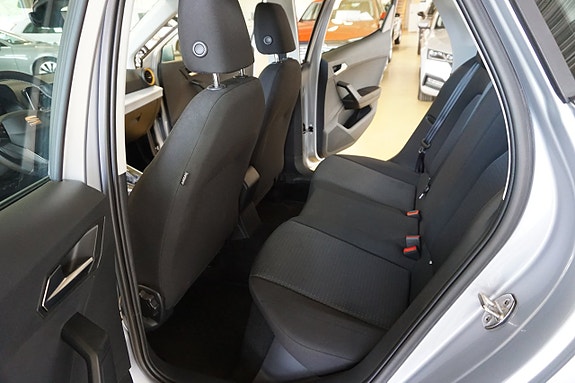 Seat Arona 4 of 12