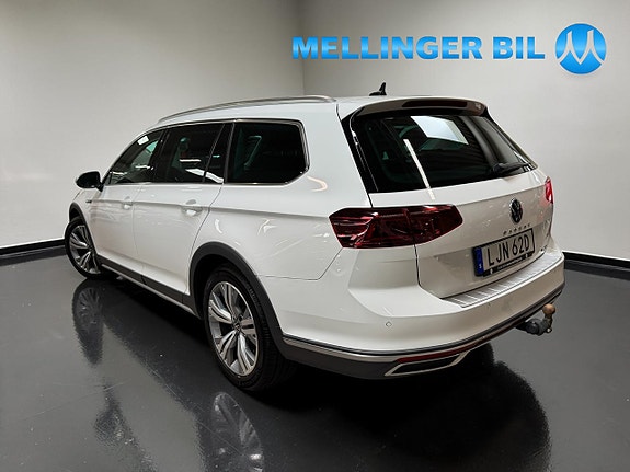 Volkswagen Passat Alltrack 4 of 19