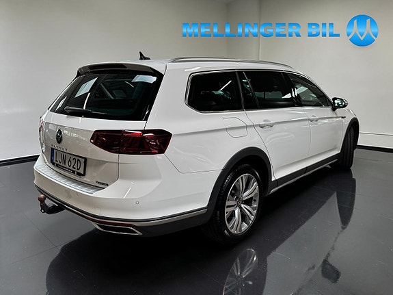Volkswagen Passat Alltrack 3 of 19