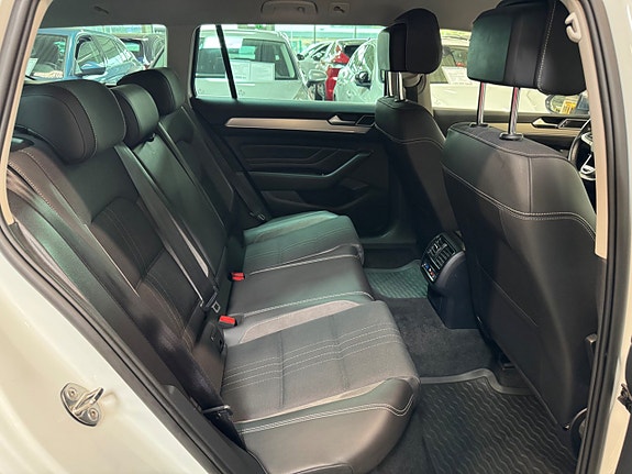 Volkswagen Passat Alltrack 8 of 19