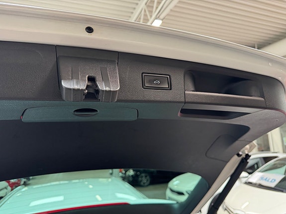 Volkswagen Passat Alltrack 17 of 19