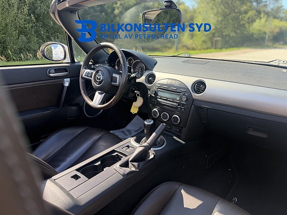 Mazda MX-5 8 of 13