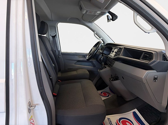 Volkswagen Caravelle 15 of 15