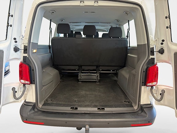 Volkswagen Caravelle 12 of 15