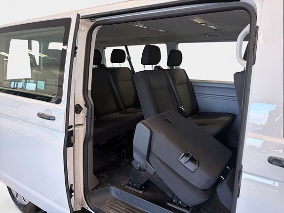 Volkswagen Caravelle 13 of 15