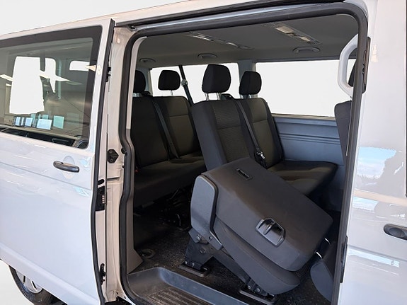 Volkswagen Caravelle 13 of 15