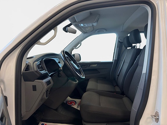 Volkswagen Caravelle 9 of 15