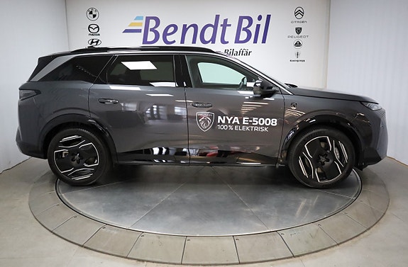 Peugeot e-5008 13 of 30