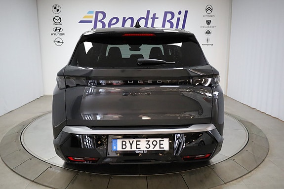 Peugeot e-5008 11 of 30