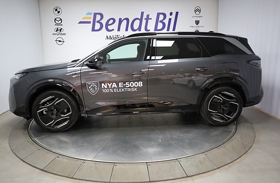Peugeot e-5008 8 of 30