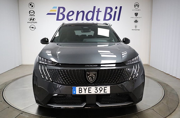 Peugeot e-5008 2 of 30