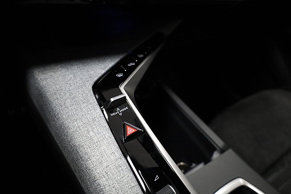 Peugeot e-5008 16 of 30