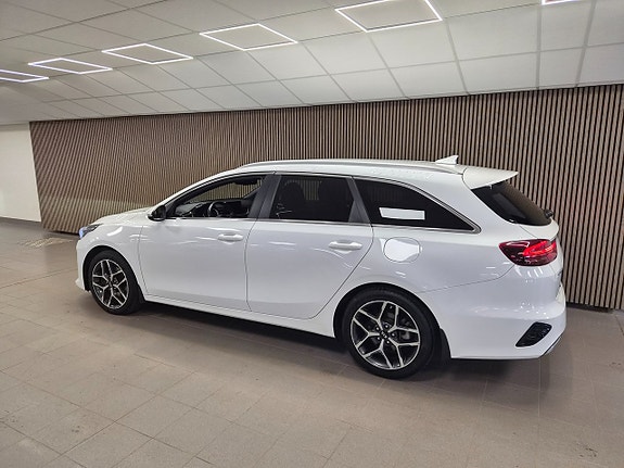 Kia Ceed 4 of 8