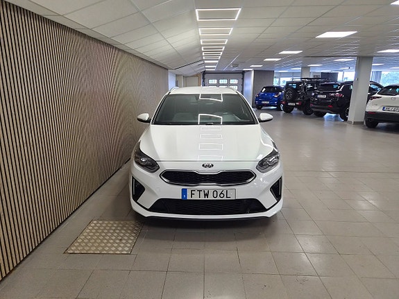Kia Ceed 2 of 8