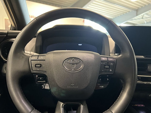 Toyota C-HR 13 of 26