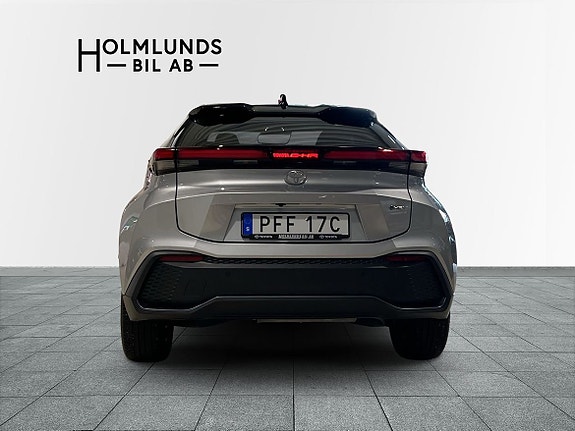 Toyota C-HR 4 of 26