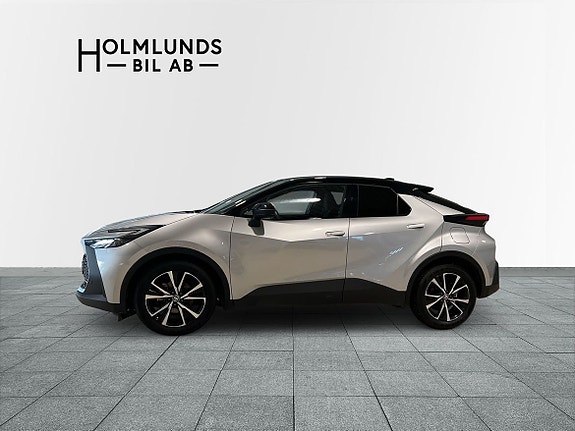 Toyota C-HR 3 of 26