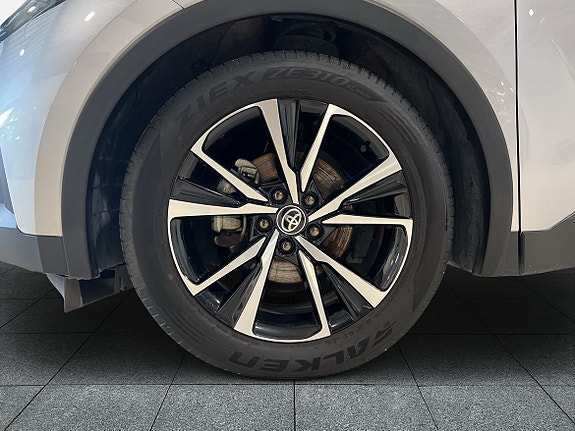 Toyota C-HR 16 of 26