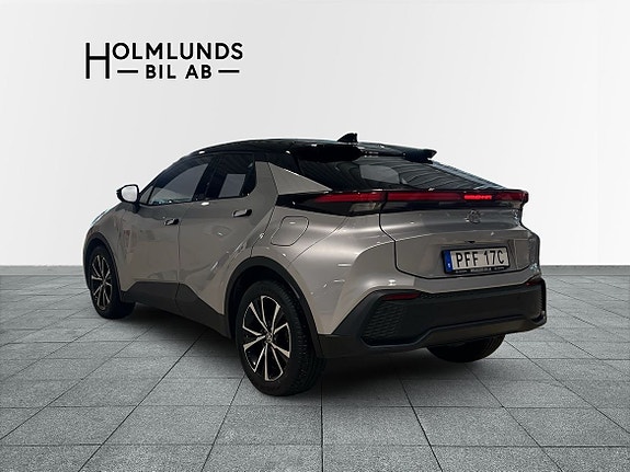 Toyota C-HR 2 of 26