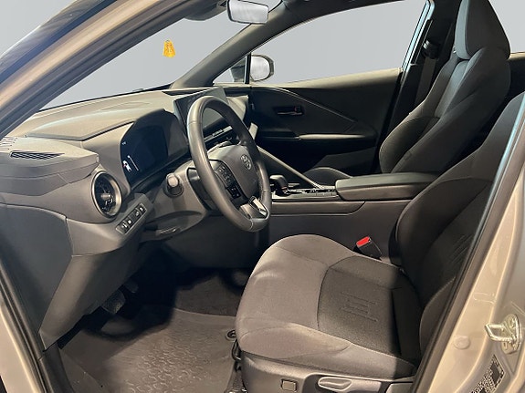 Toyota C-HR 12 of 26