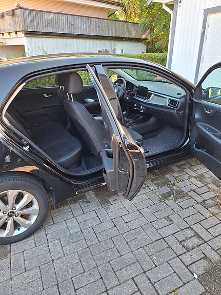 Kia Rio 7 of 11
