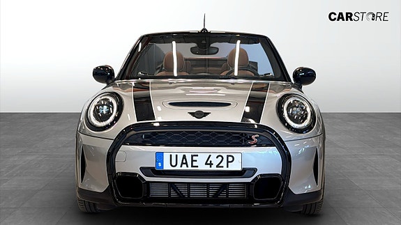 MINI Cooper S 8 of 18