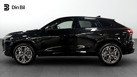 Audi Q3 2 of 12