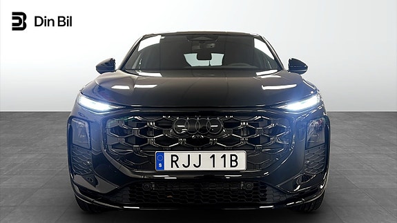 Audi Q3 4 of 12
